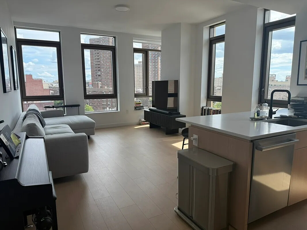 482 KENT Avenue 1108