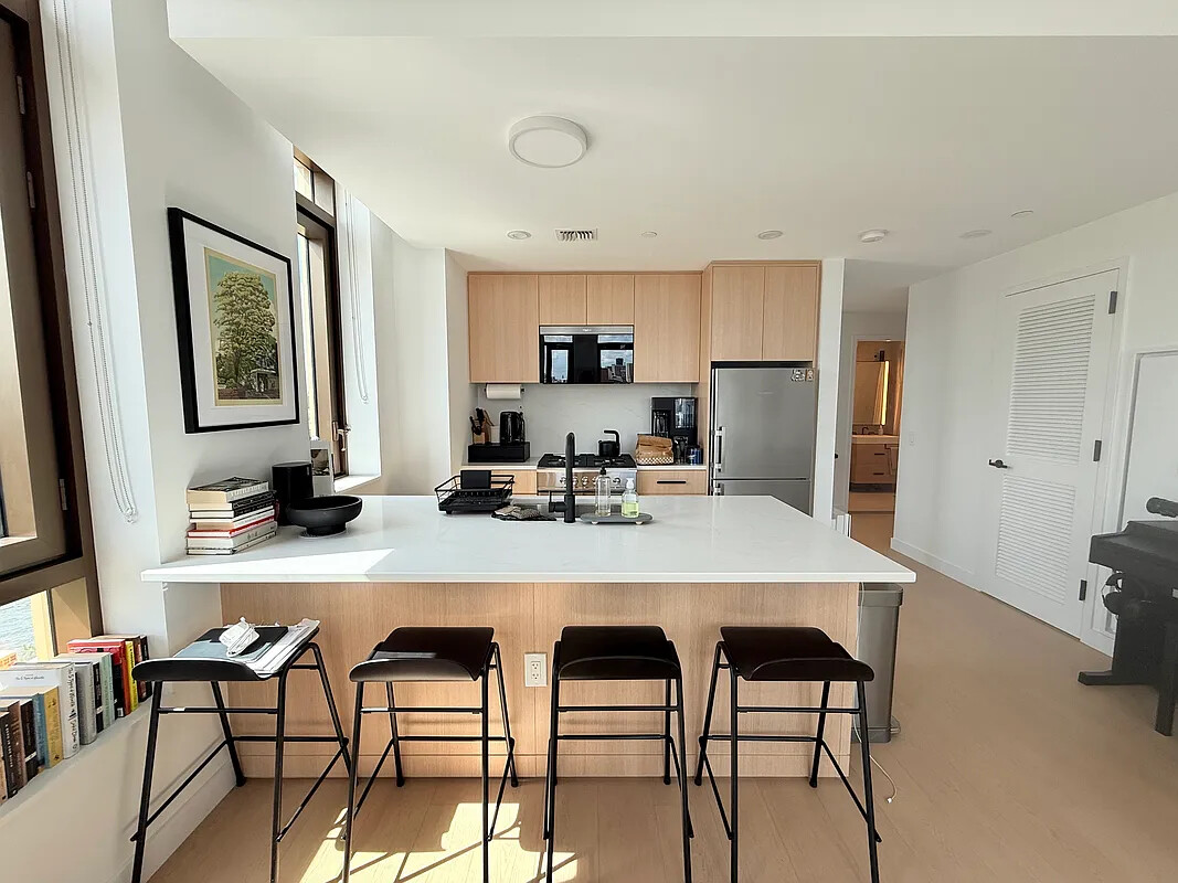 482 KENT Avenue 1108