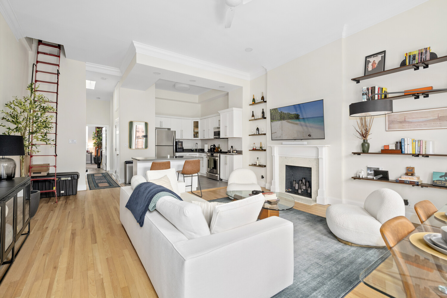 14 W 121ST Street