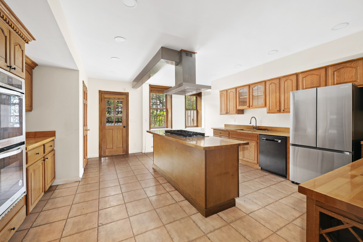 14 W 121ST Street