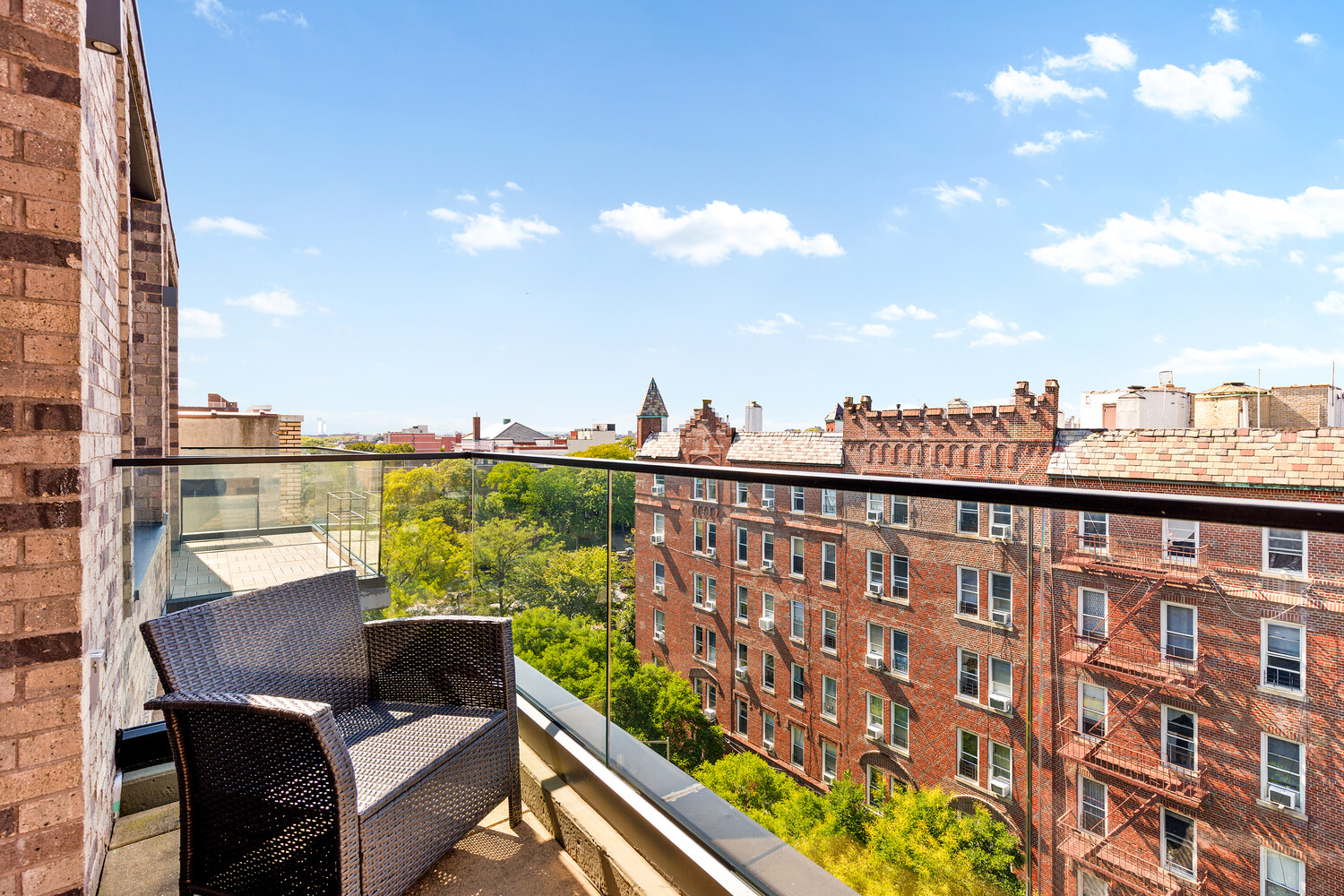 264 WEBSTER Avenue PH809