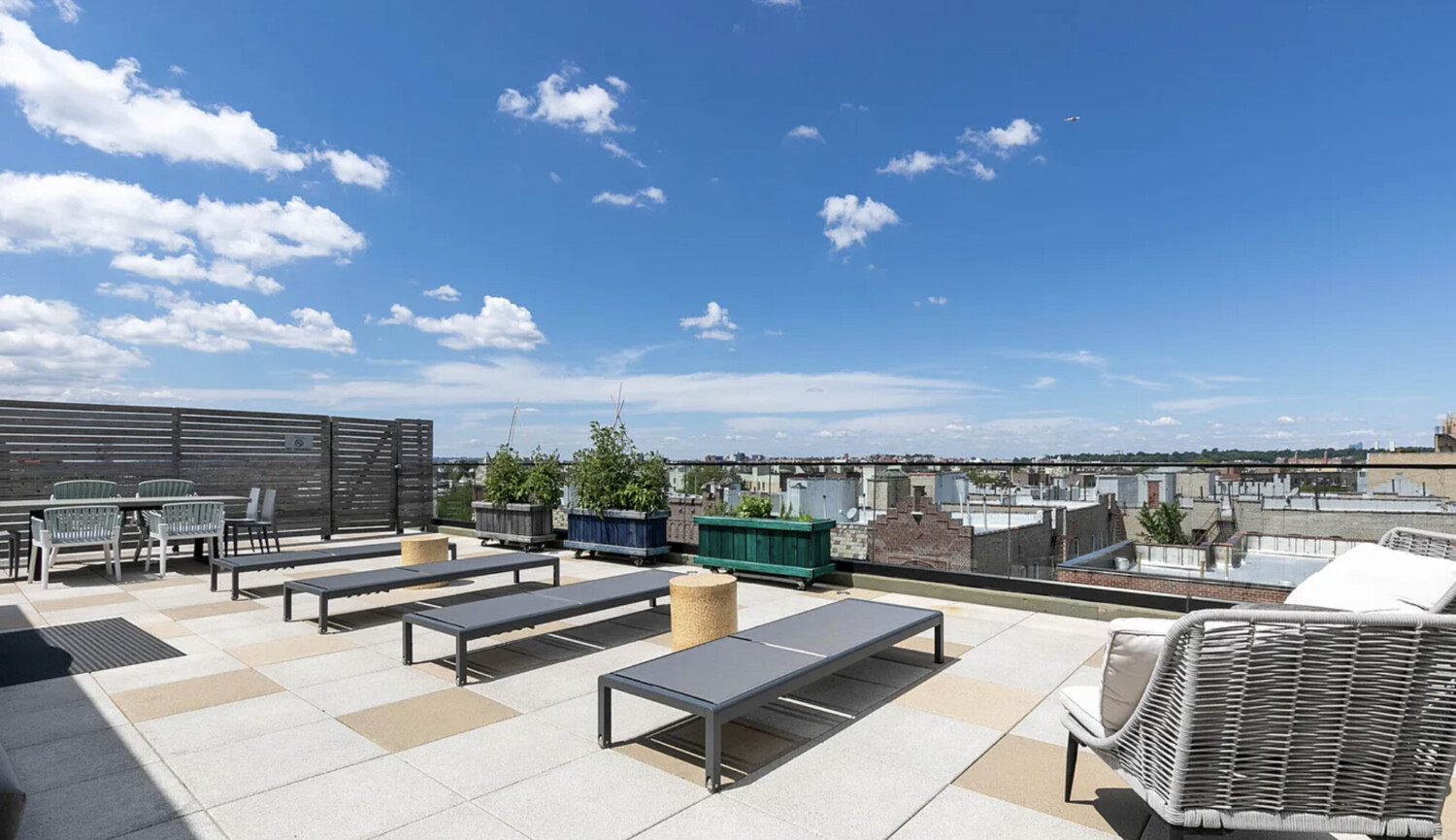 264 WEBSTER Avenue PH809