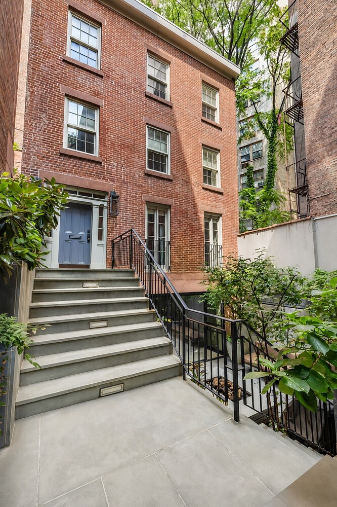 9 1/2 JANE Street