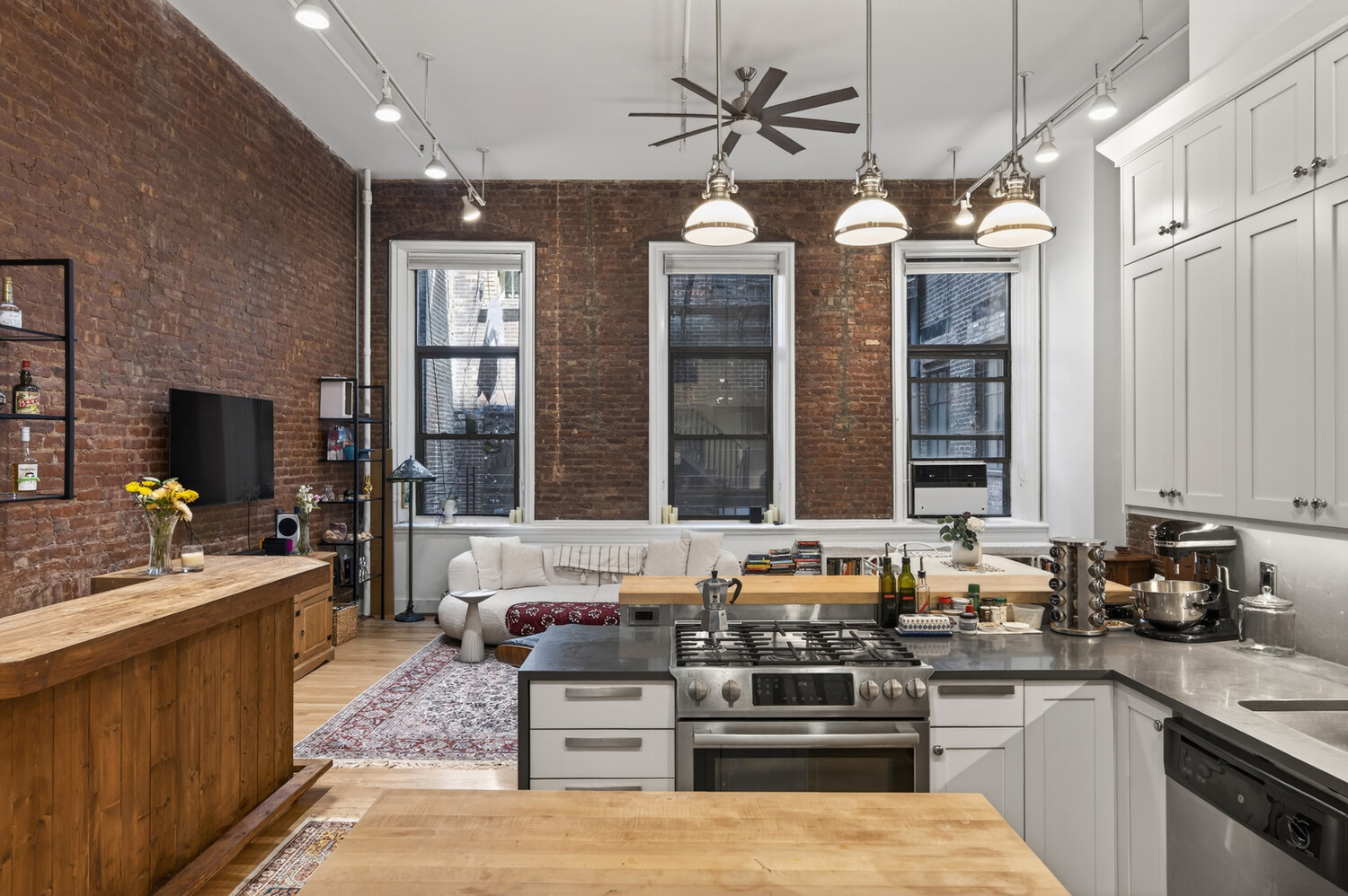 74 READE Street 2ER