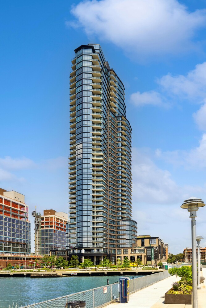 21 INDIA Street 32F