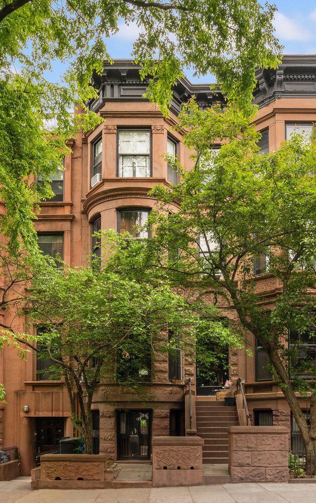 861 PRESIDENT Street