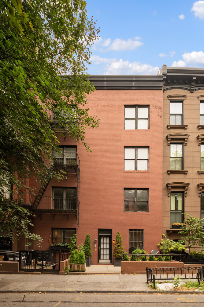 152 WILLOW Street