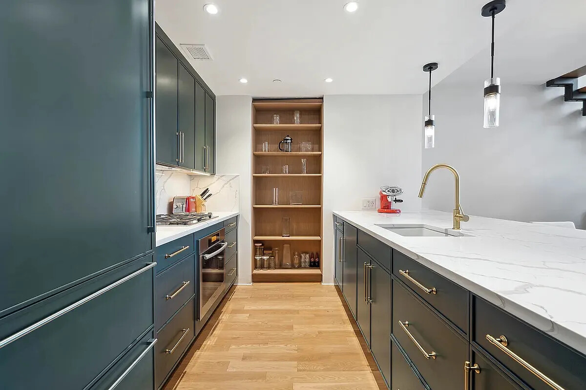 464 W 44TH Street PHC