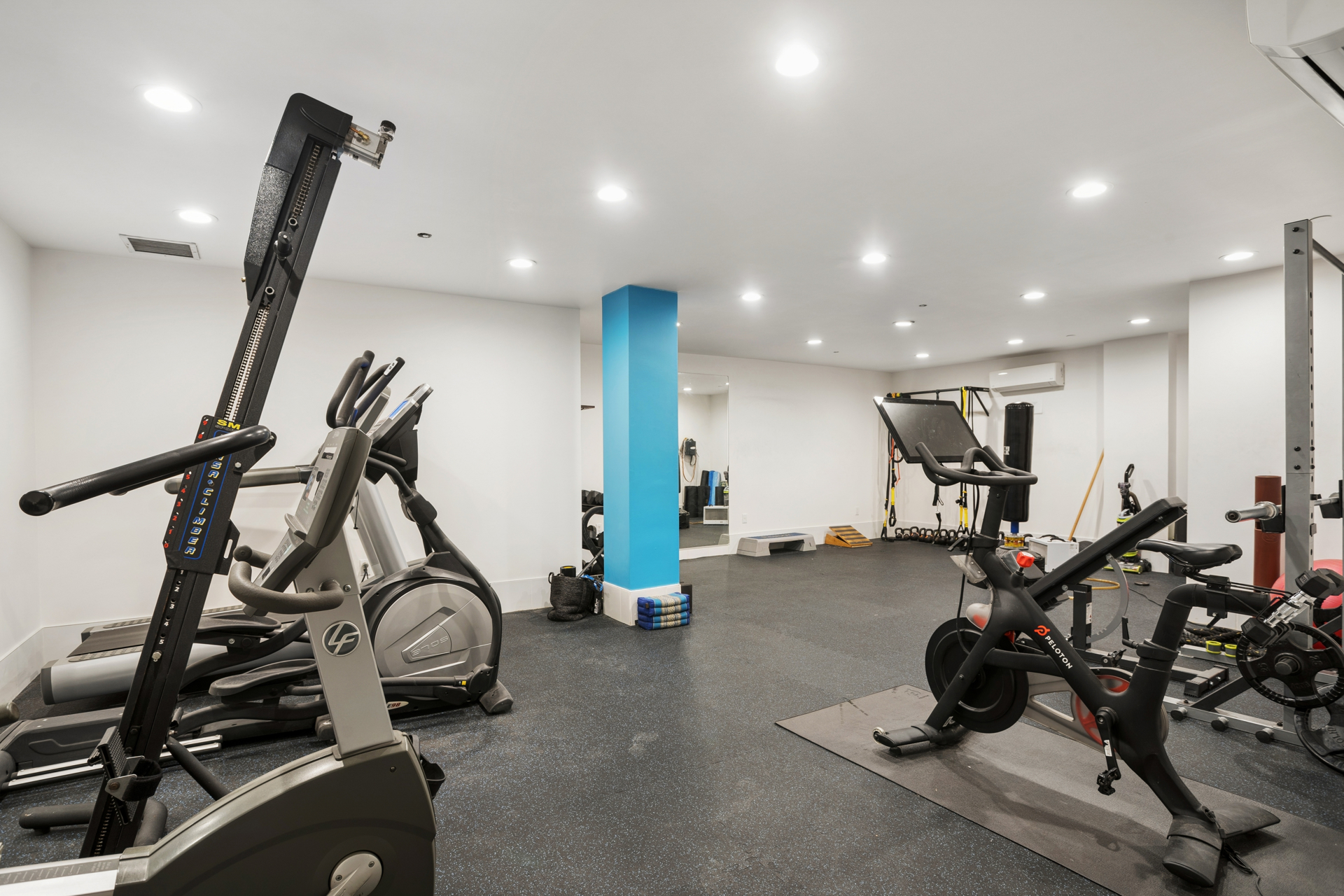 154 SKILLMAN Avenue 2B