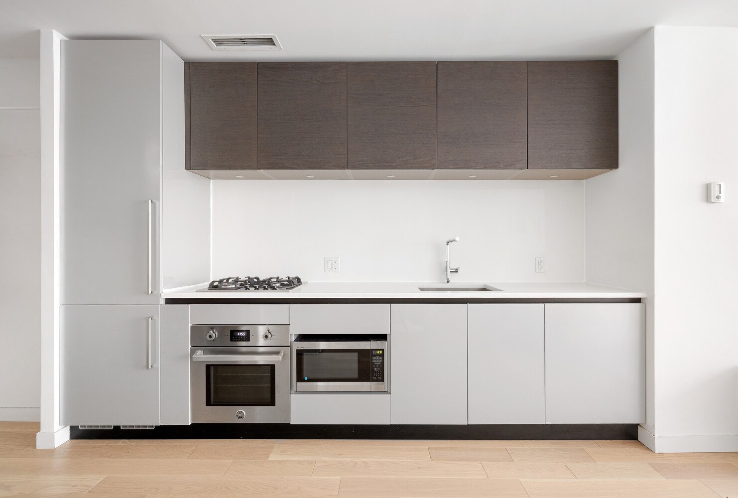 545 W 48TH Street 404S