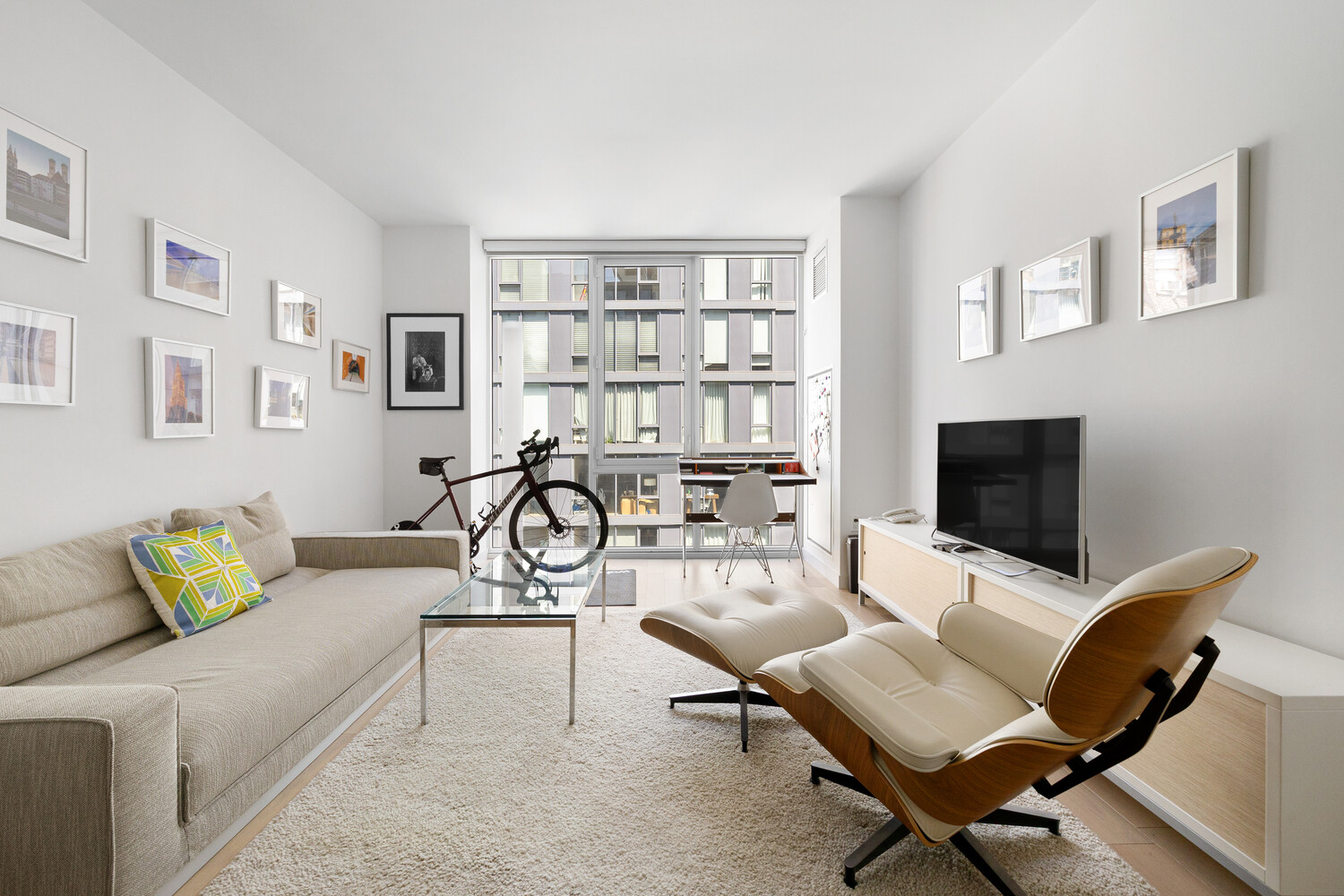 545 W 48TH Street 404S