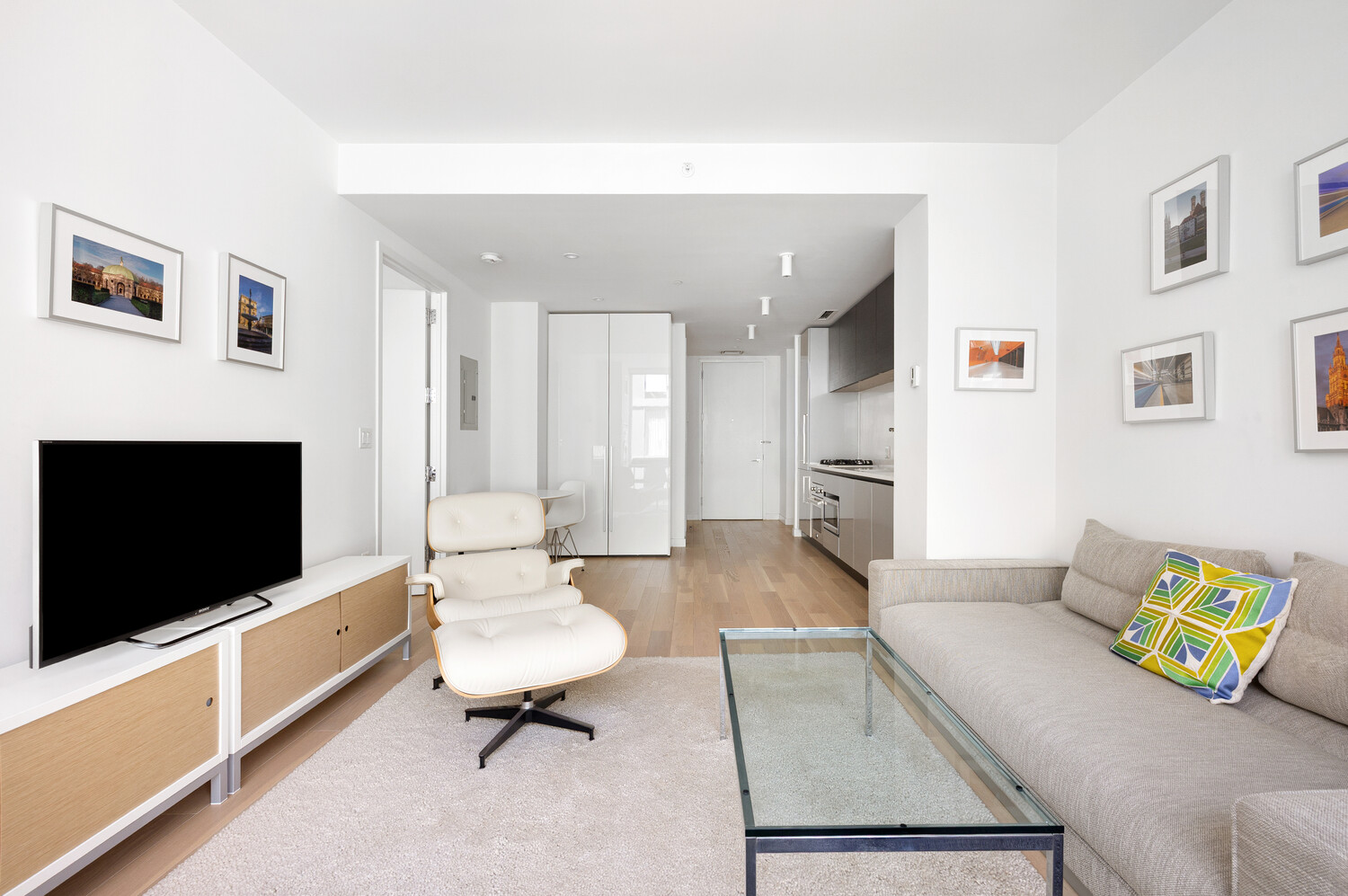 545 W 48TH Street 404S