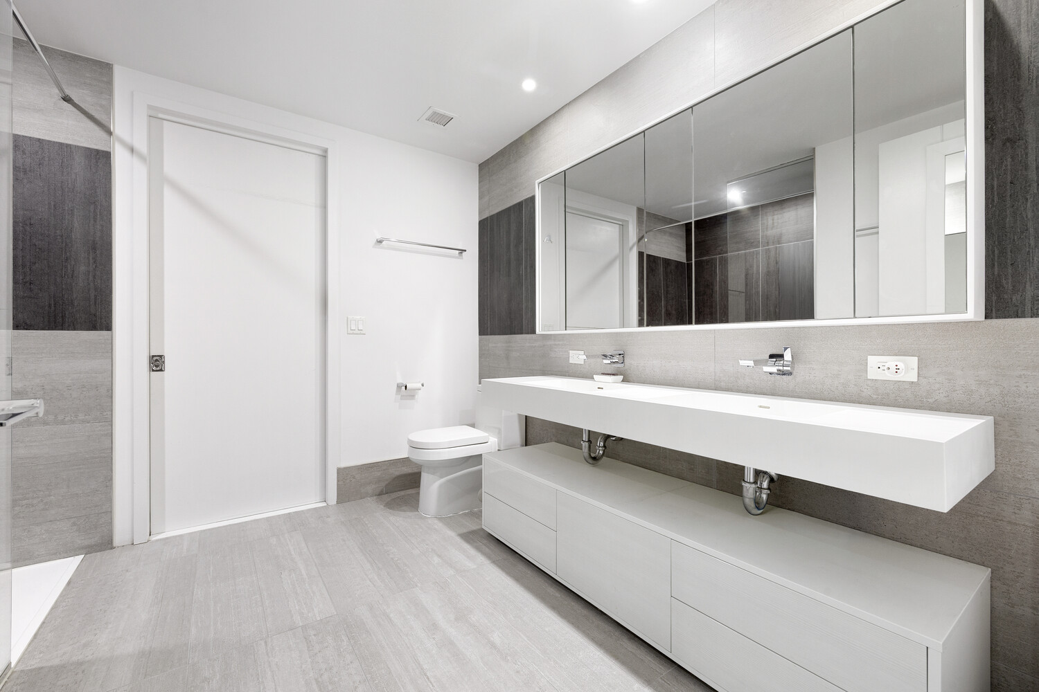545 W 48TH Street 404S