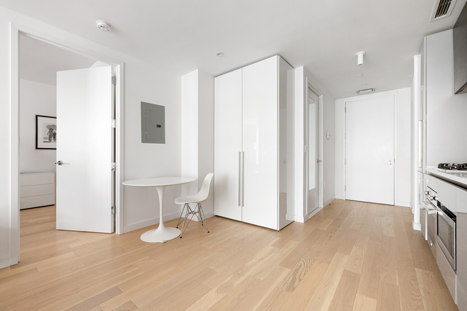 545 W 48TH Street 404S