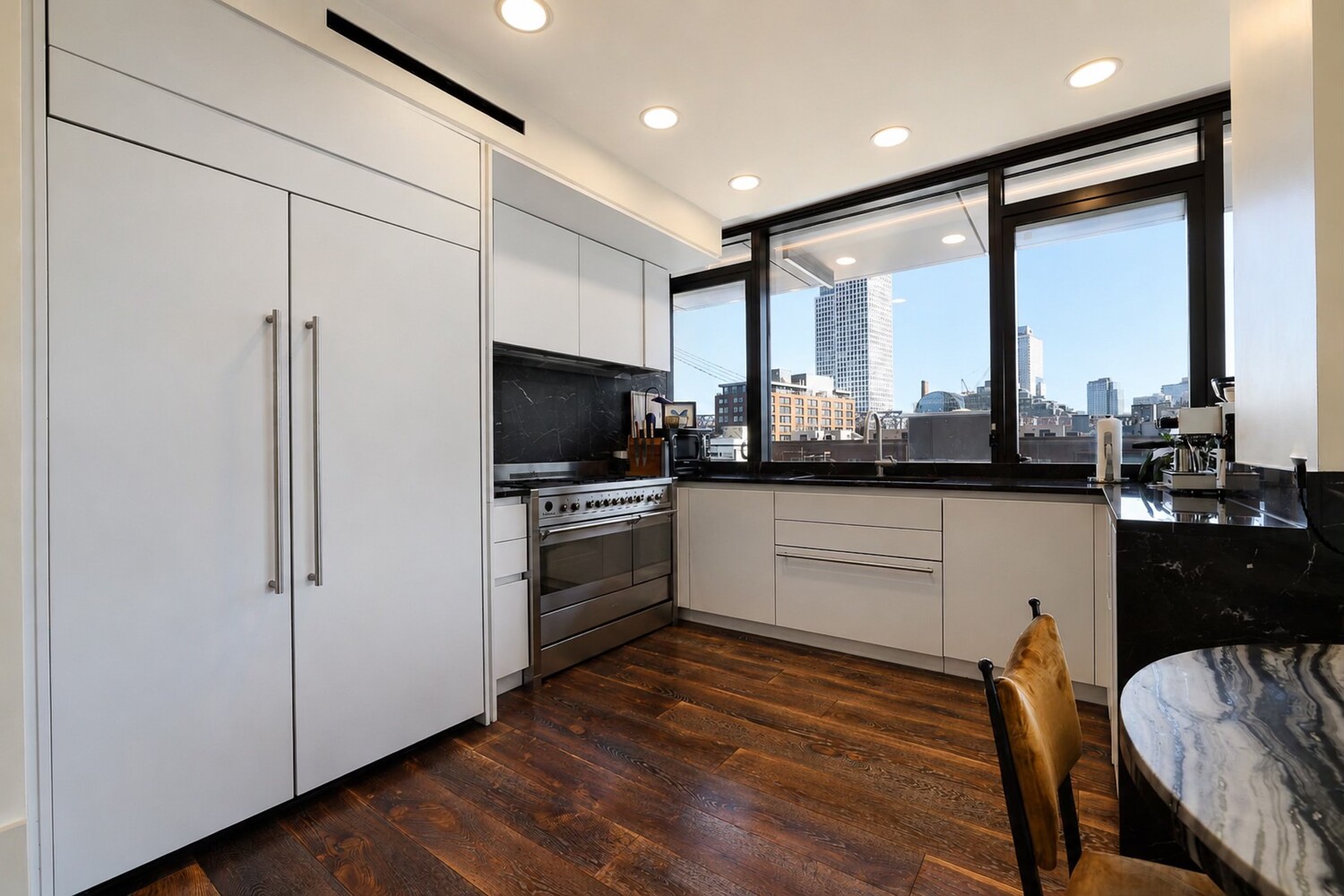 429 KENT Avenue 901
