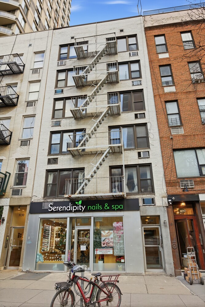 1628 2ND Avenue 4B