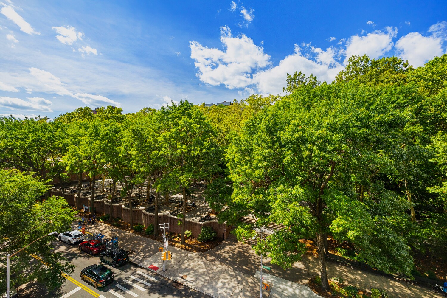 130 BRADHURST Avenue APT611