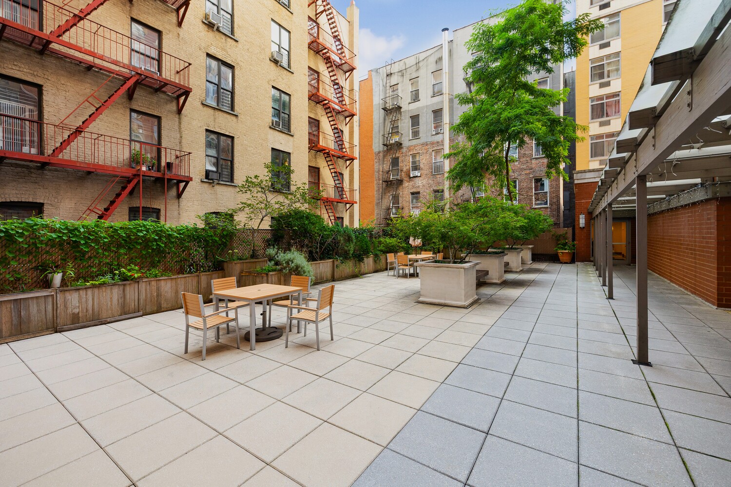 130 BRADHURST Avenue APT611