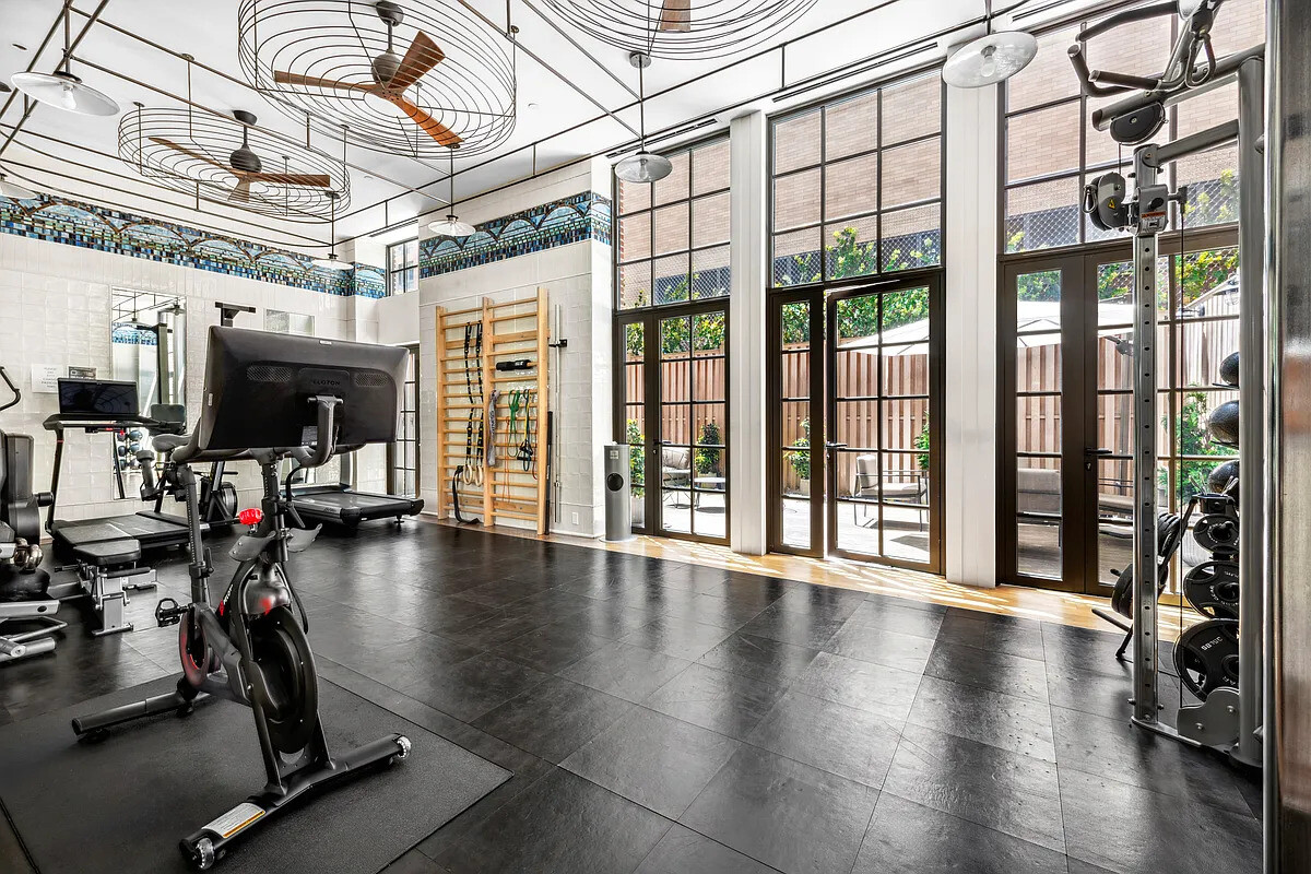 520 W 45TH Street APT4C