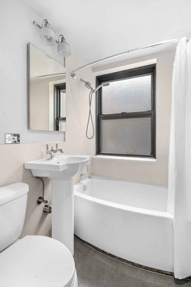 235 E 49TH Street 8C