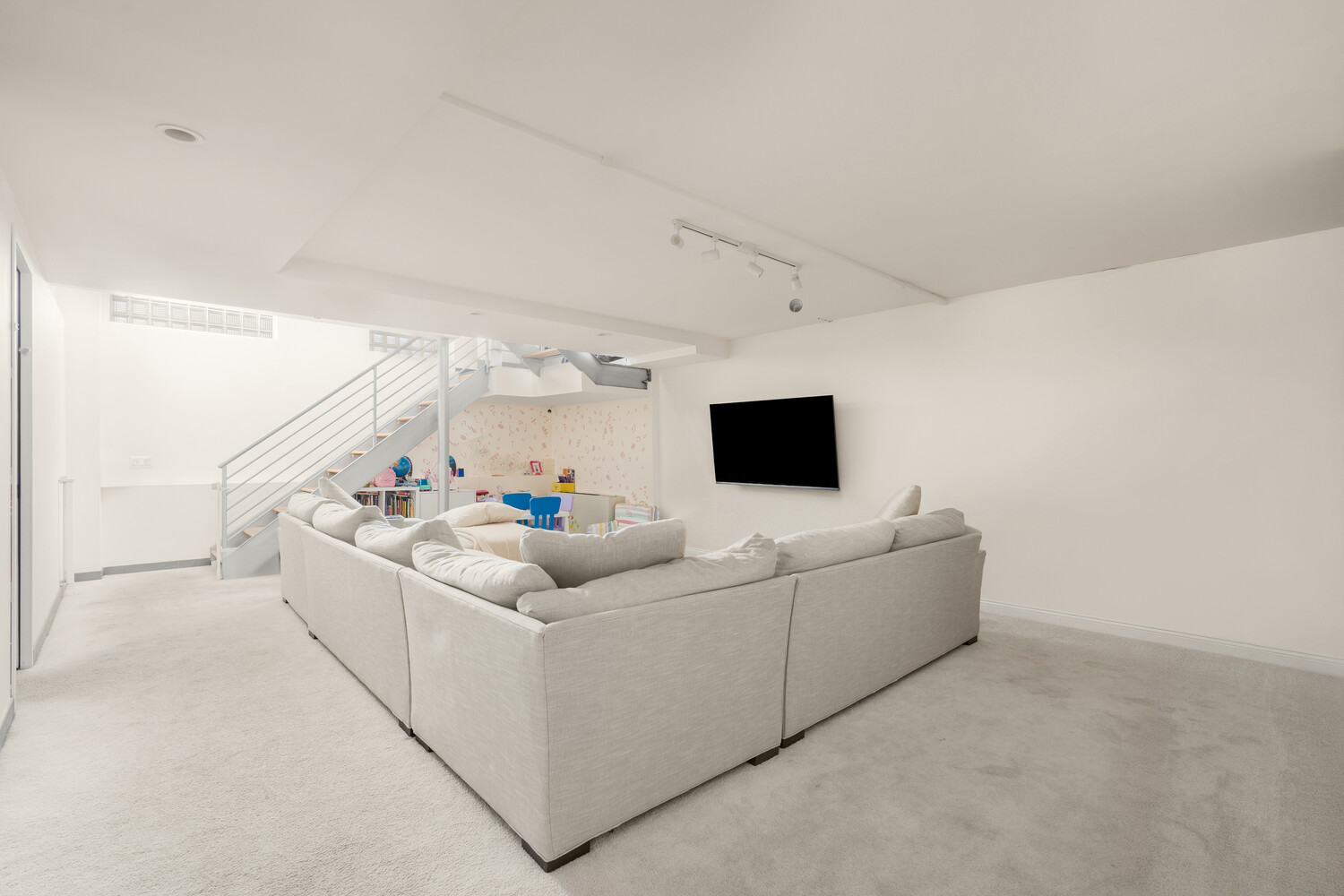 55 BERRY Street 1B