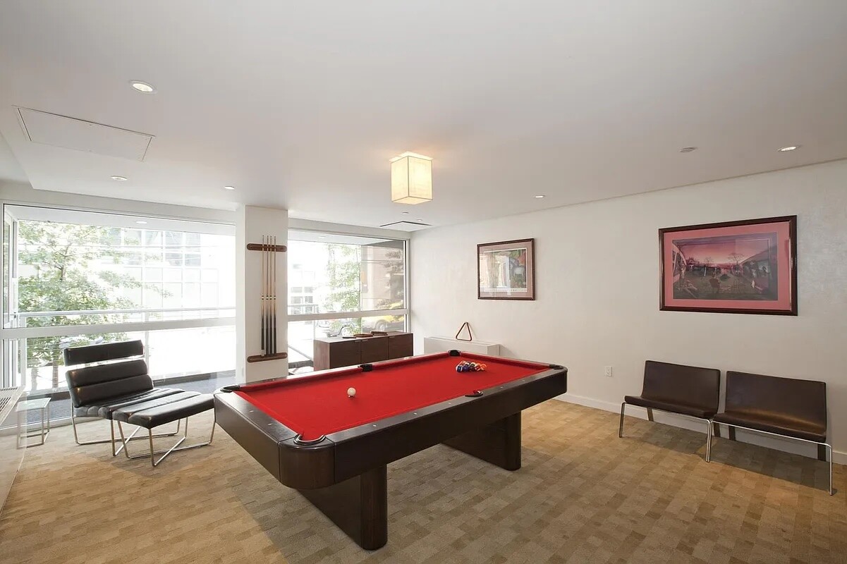 125 N 10TH Street S3I