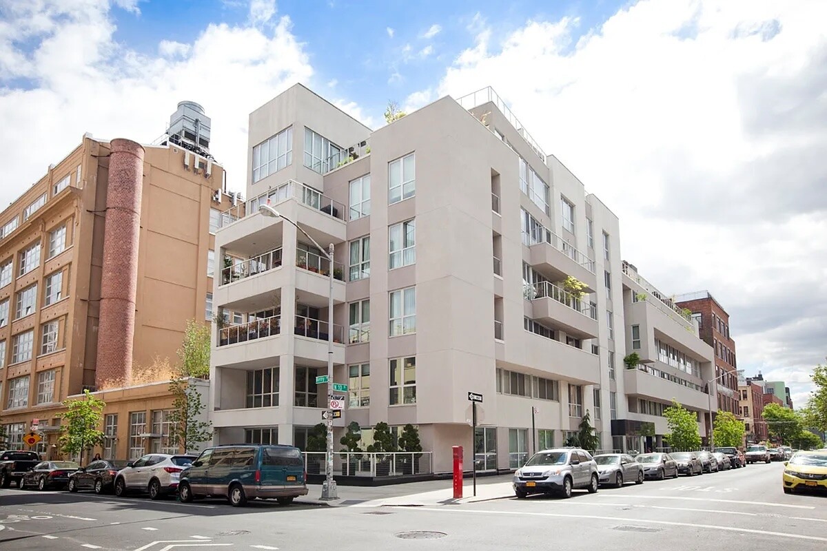125 N 10TH Street S3I