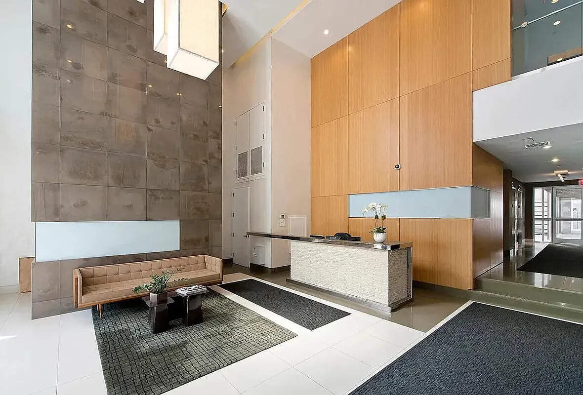 125 N 10TH Street S3I