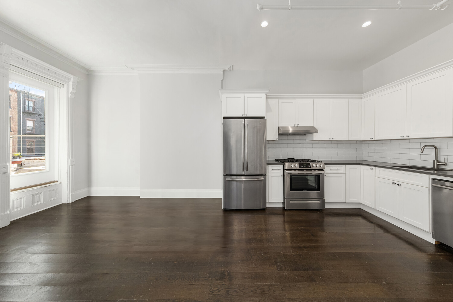 256 JEFFERSON Avenue