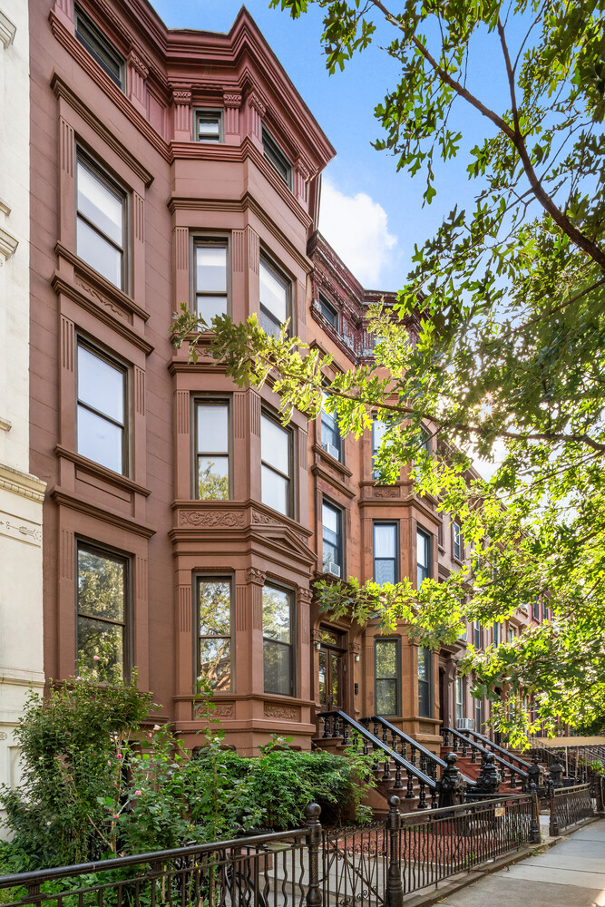 256 JEFFERSON Avenue