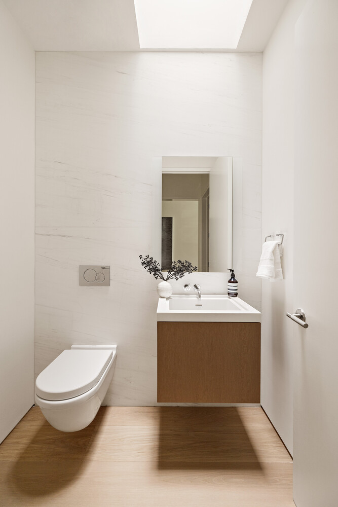 41 GREAT JONES Street MAISONETTE