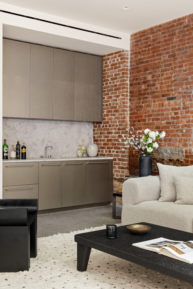 41 GREAT JONES Street MAISONETTE