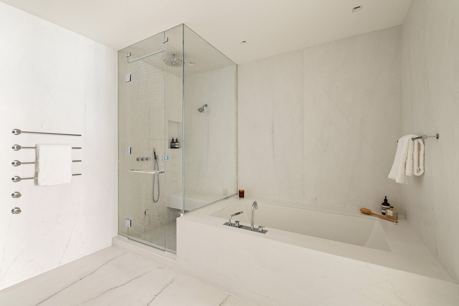 41 GREAT JONES Street MAISONETTE