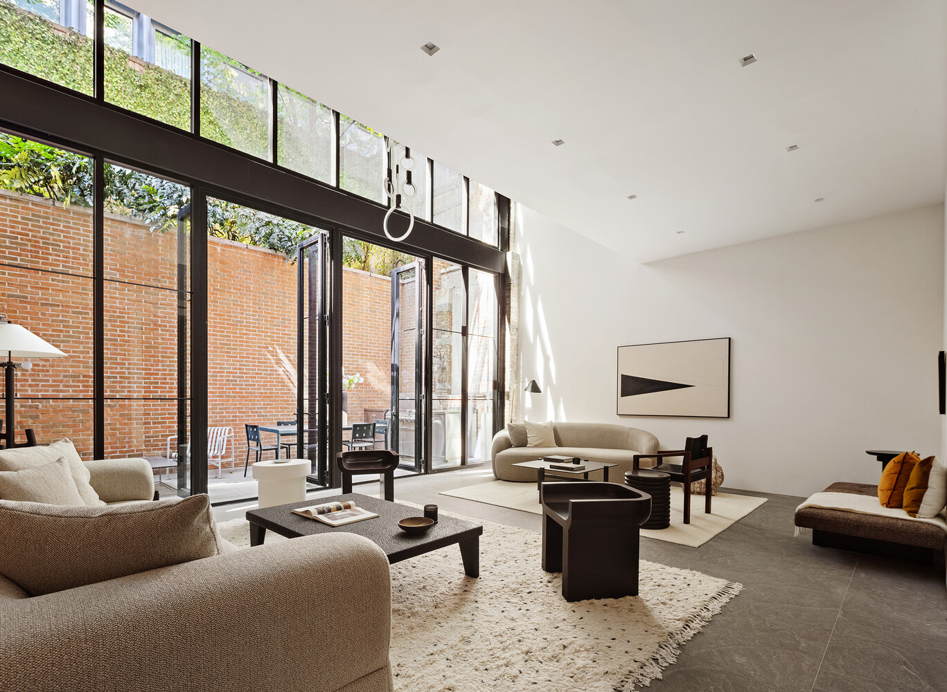 41 GREAT JONES Street MAISONETTE