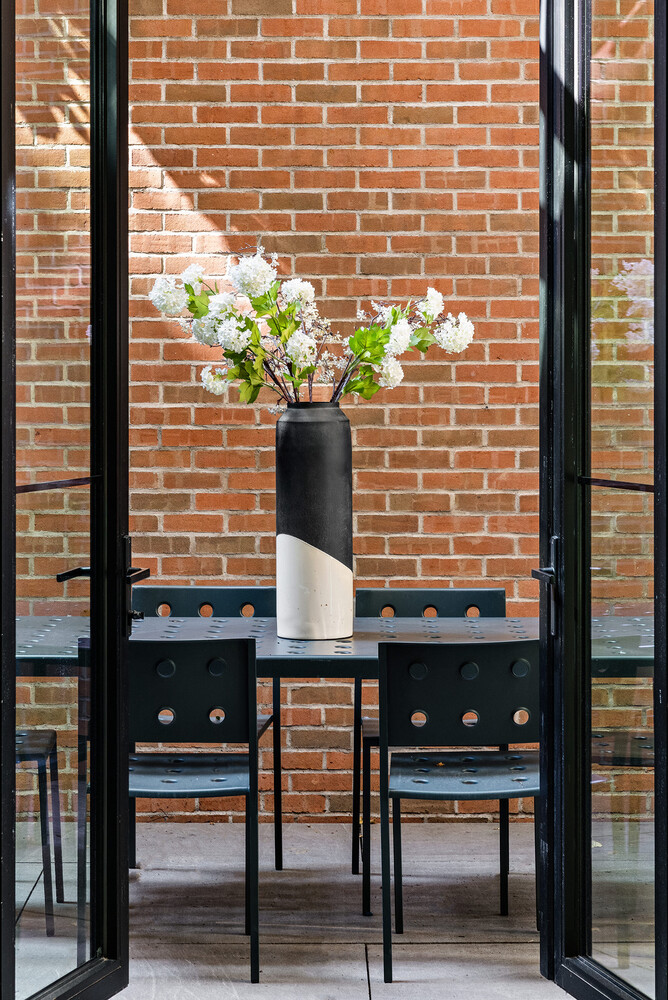 41 GREAT JONES Street MAISONETTE