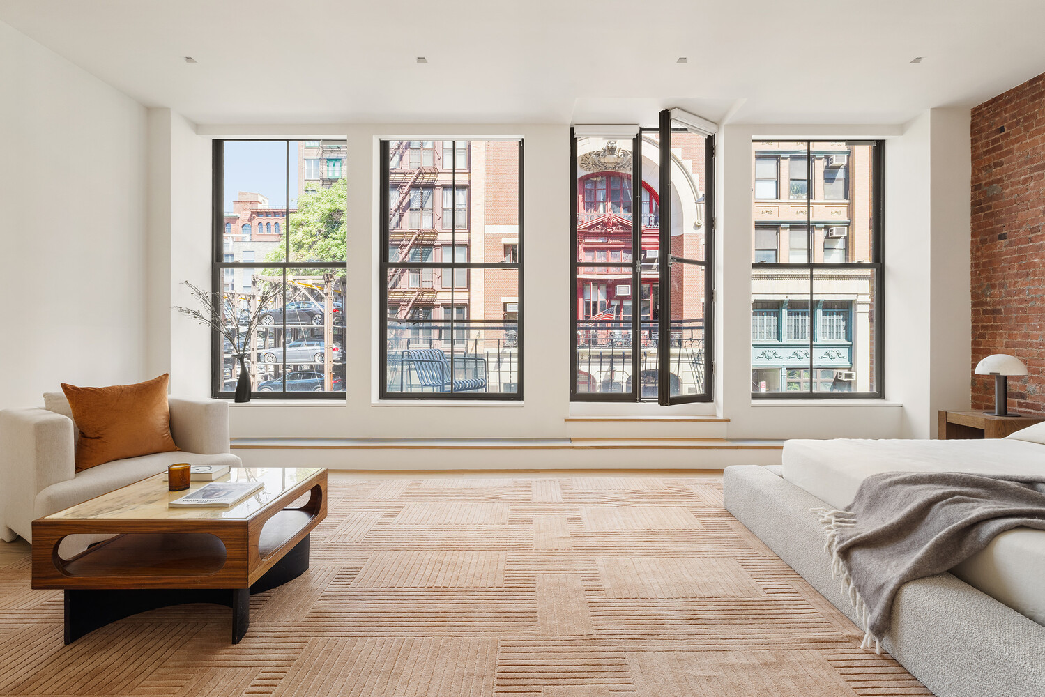 41 GREAT JONES Street MAISONETTE