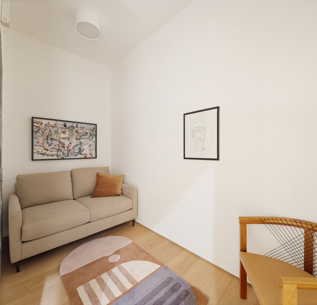 41 GREAT JONES Street MAISONETTE