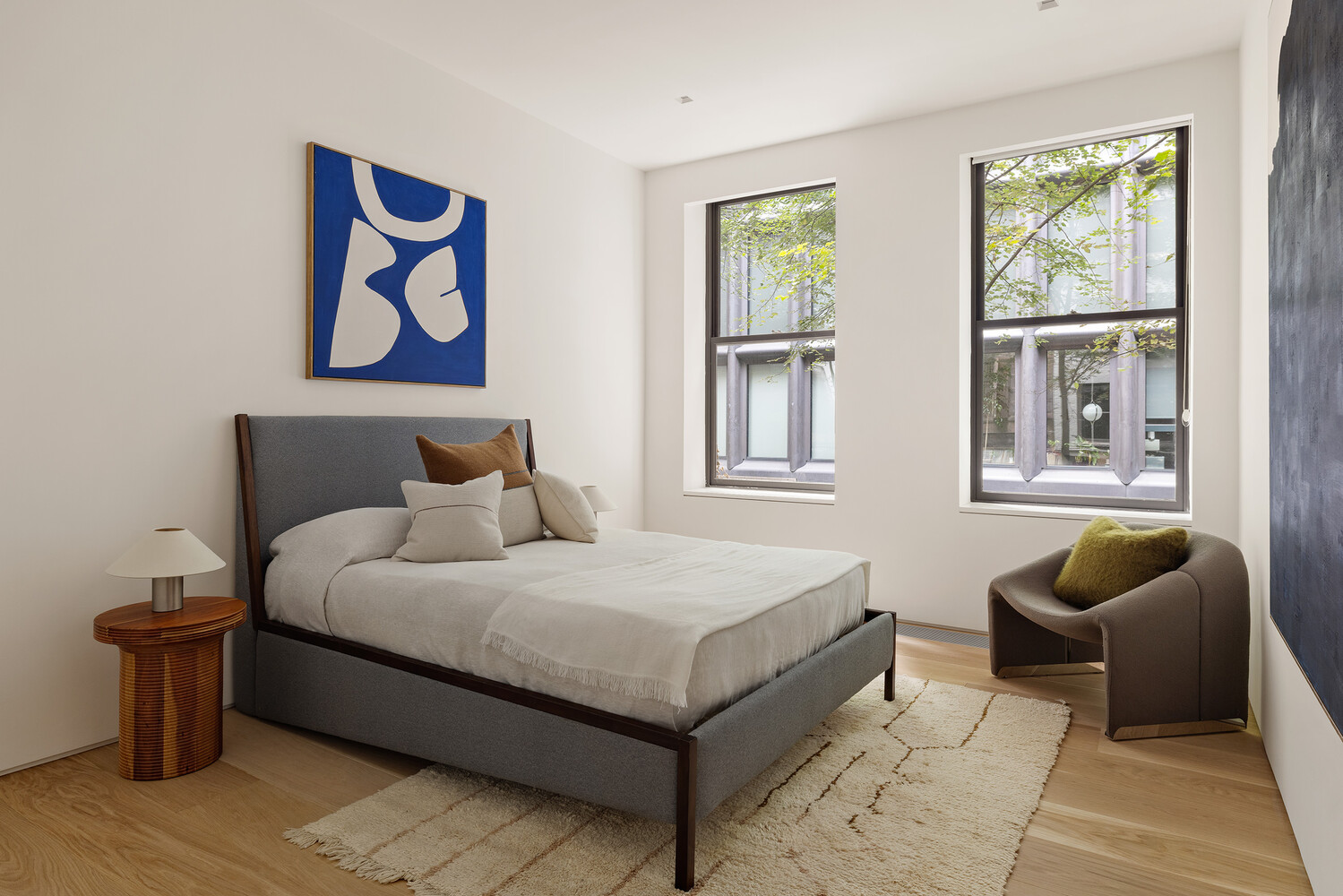 41 GREAT JONES Street MAISONETTE