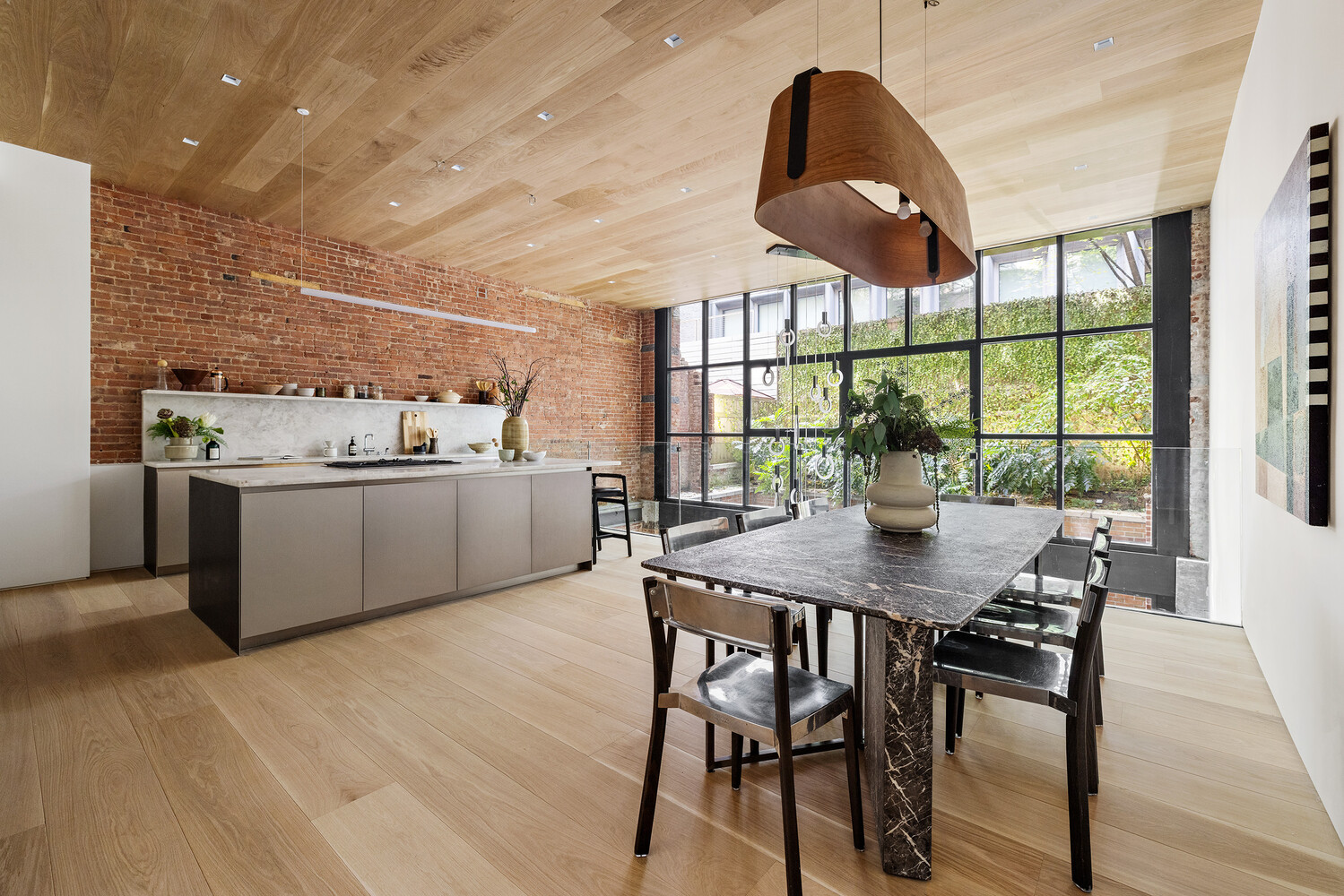 41 GREAT JONES Street MAISONETTE