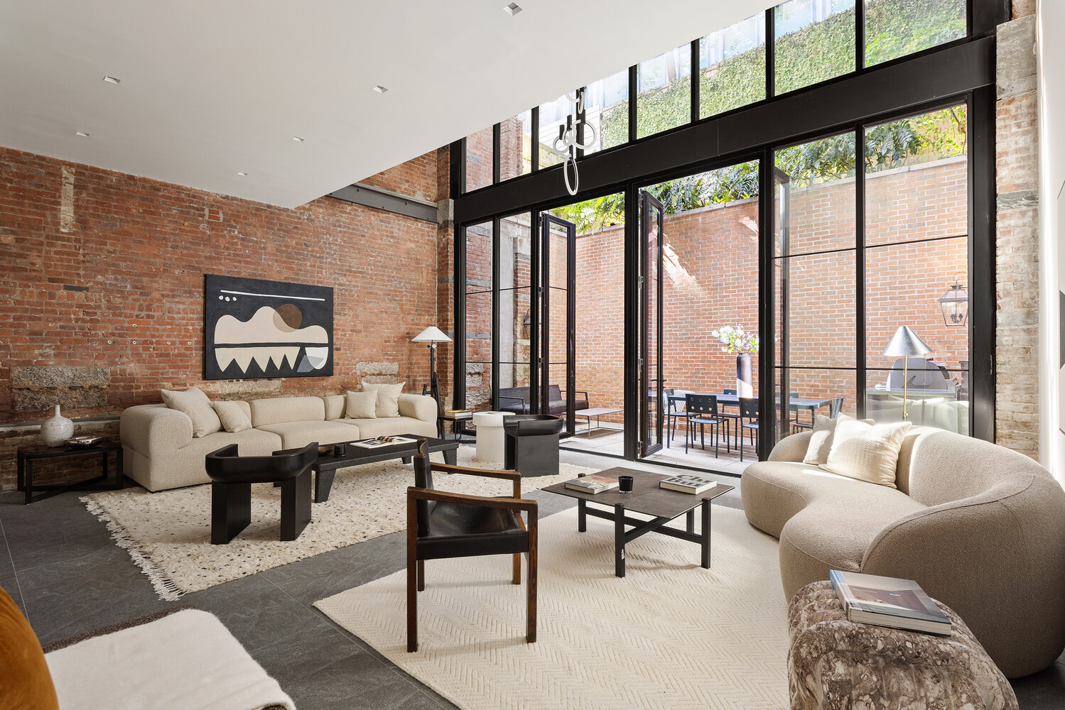 41 GREAT JONES Street MAISONETTE