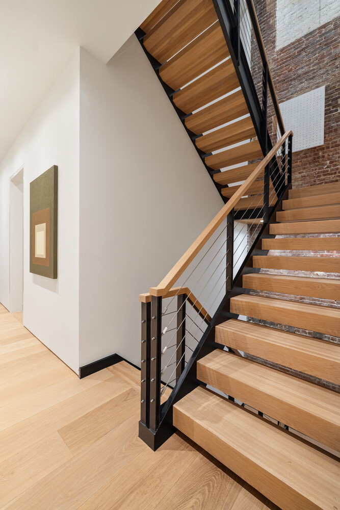 41 GREAT JONES Street MAISONETTE