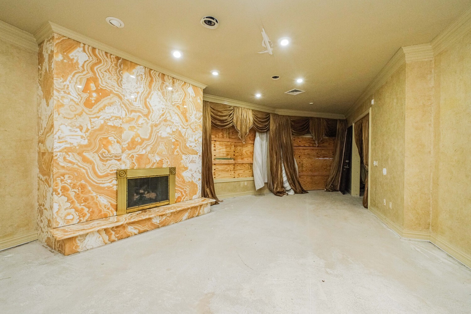 150 NICOLOSI Drive