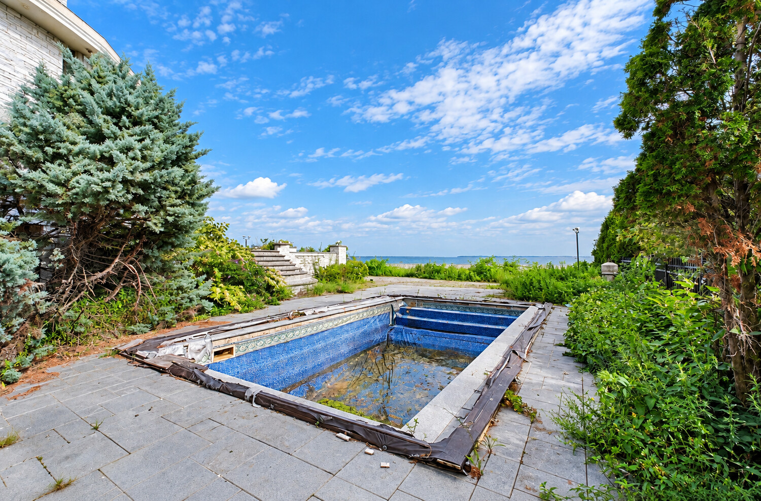 150 NICOLOSI Drive