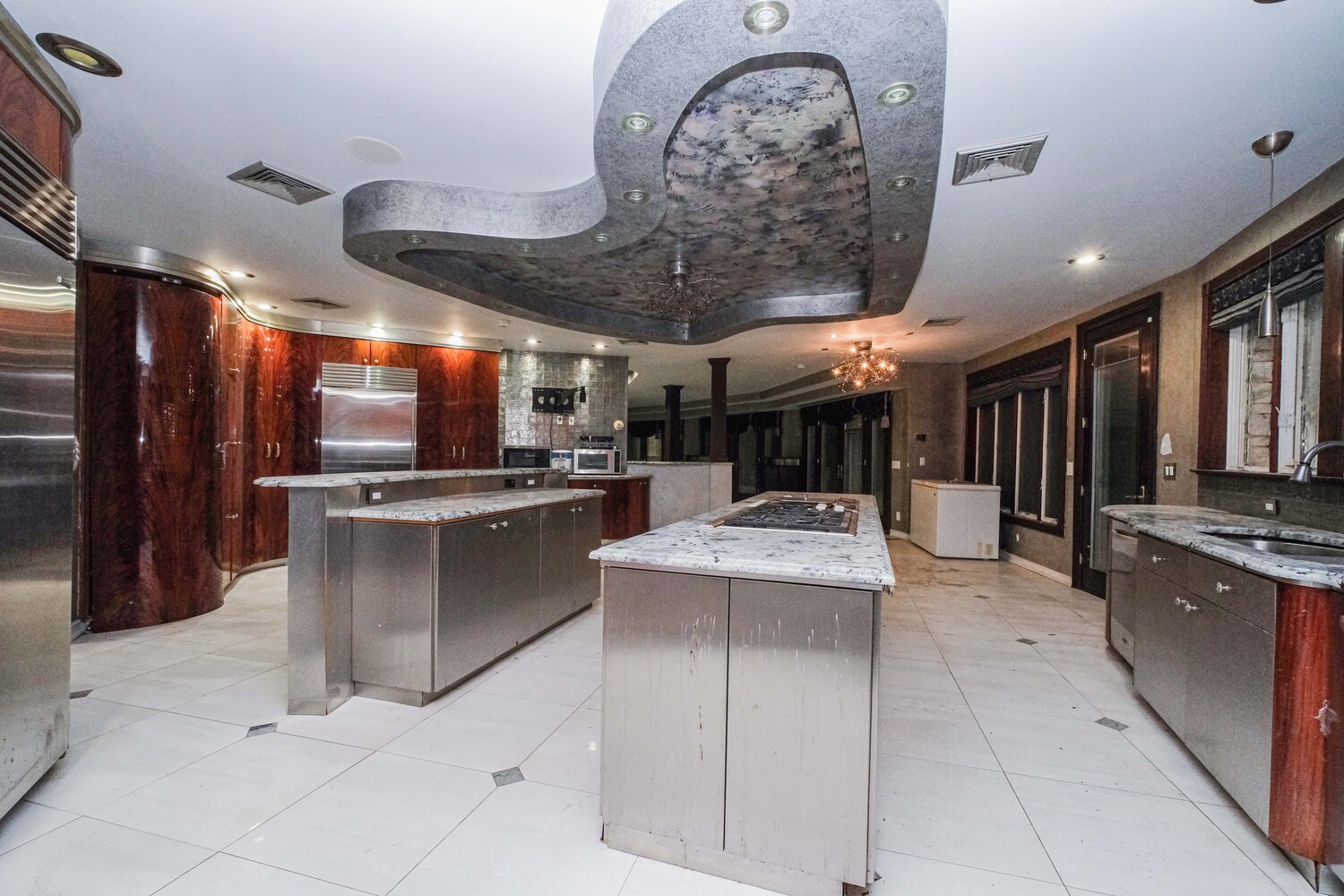 150 NICOLOSI Drive