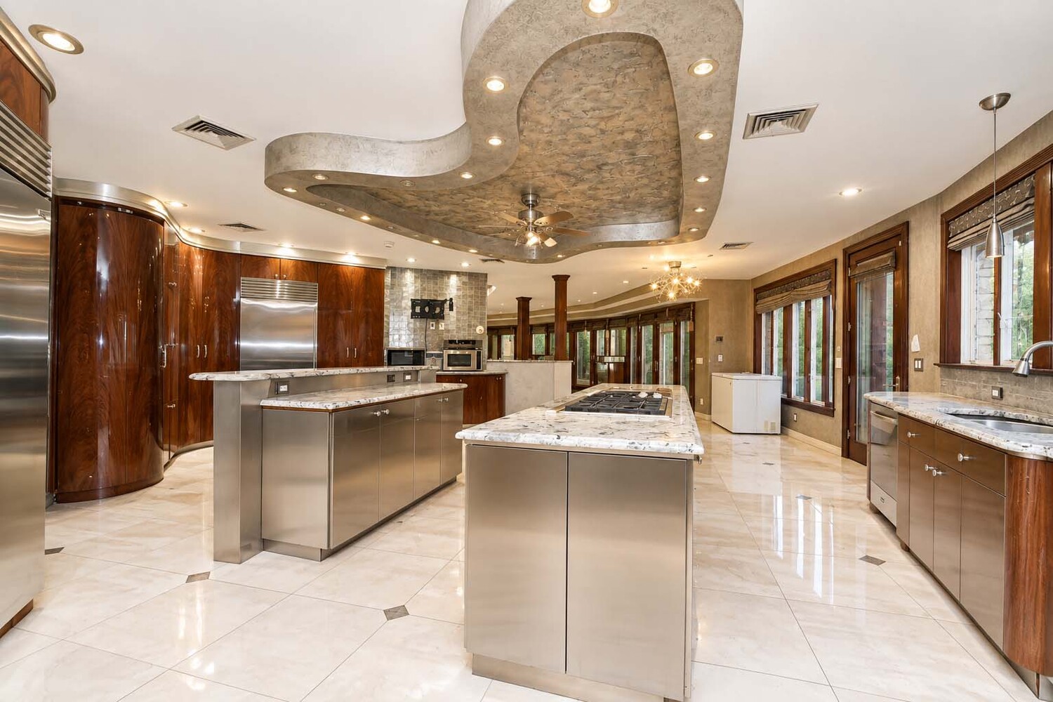 150 NICOLOSI Drive
