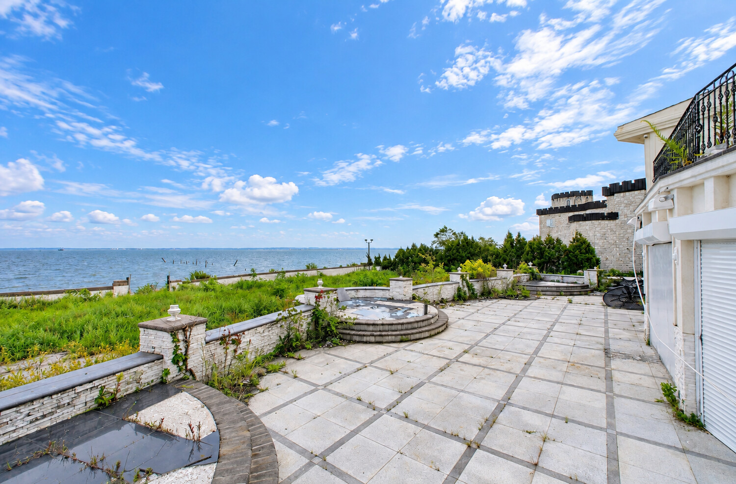 150 NICOLOSI Drive