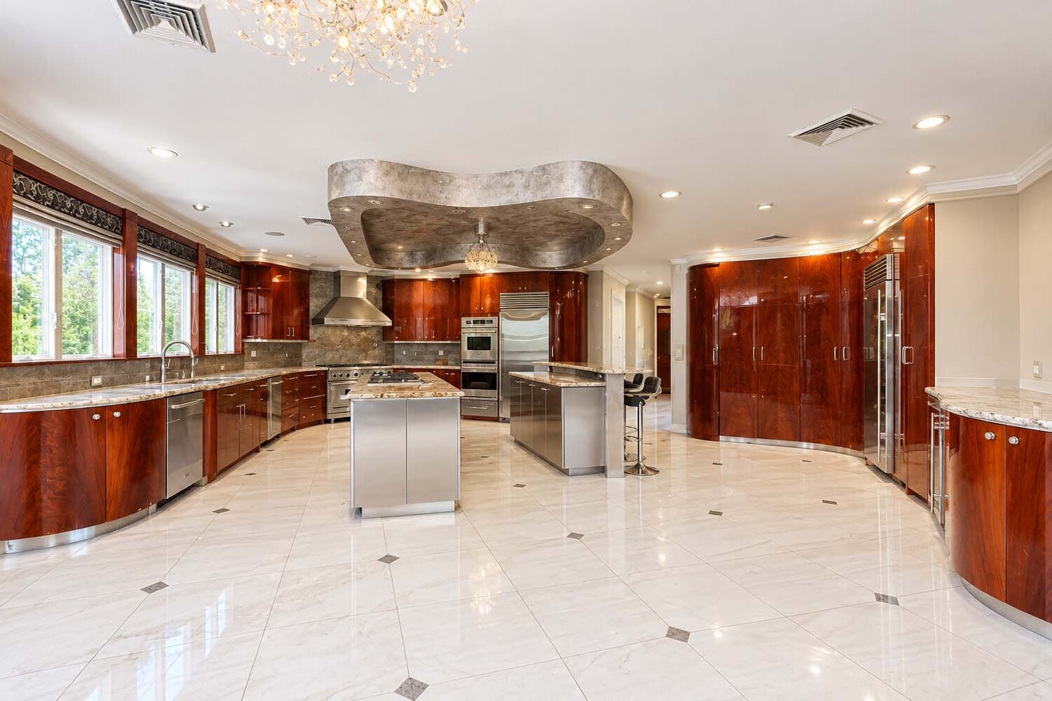 150 NICOLOSI Drive