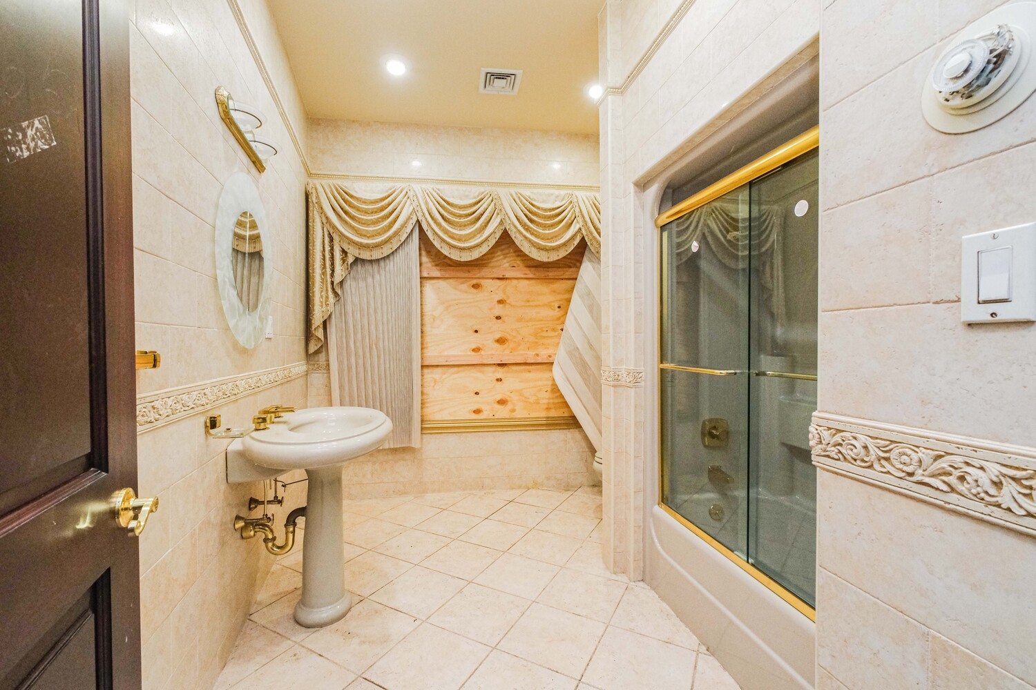 150 NICOLOSI Drive