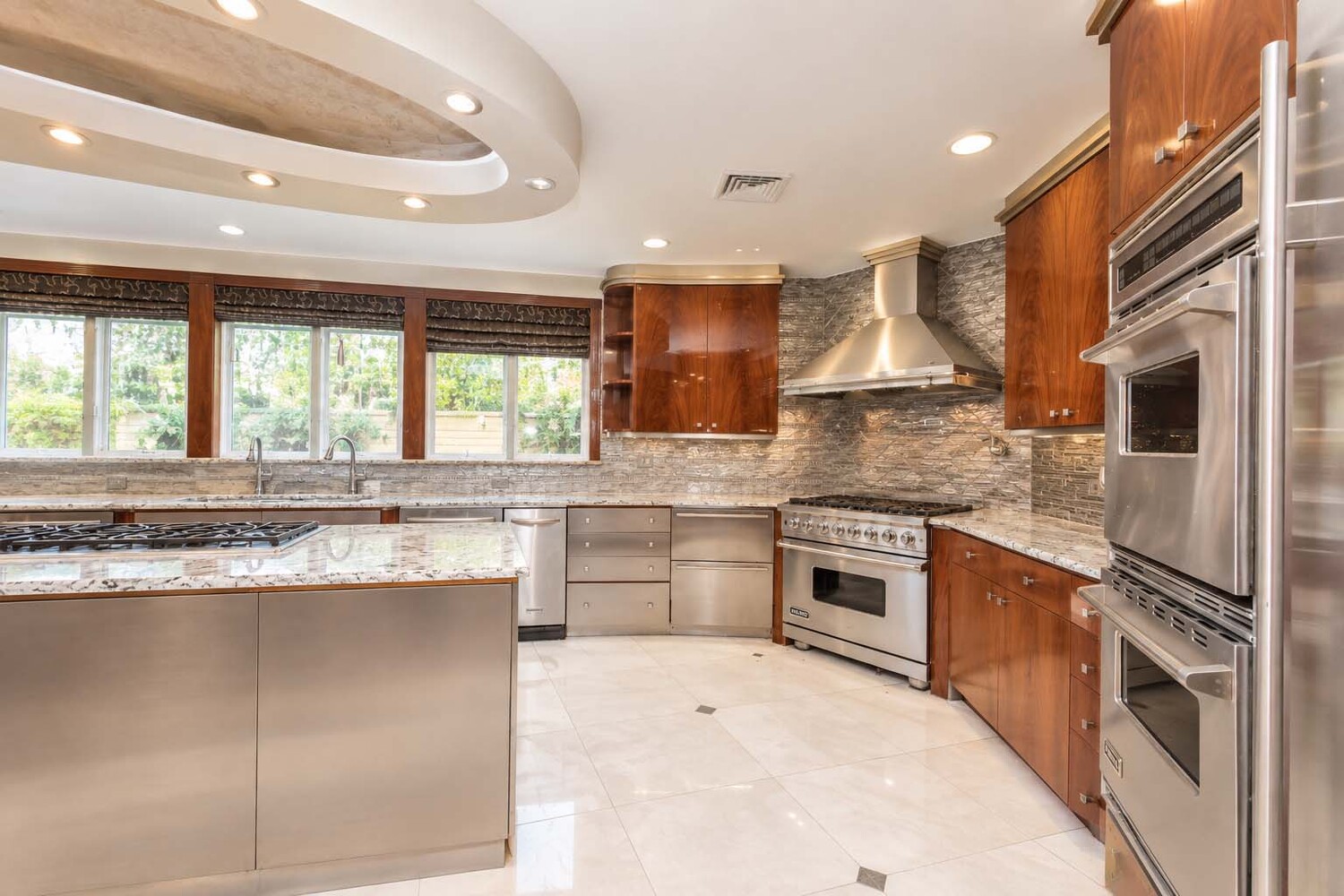 150 NICOLOSI Drive