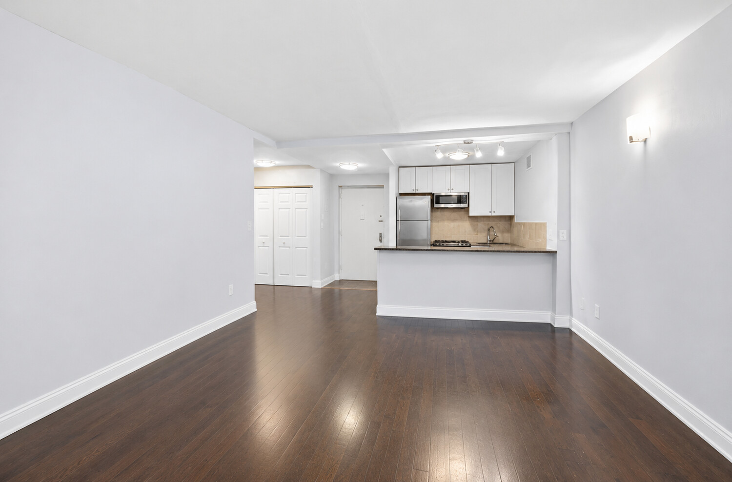 300 RECTOR Place 4O